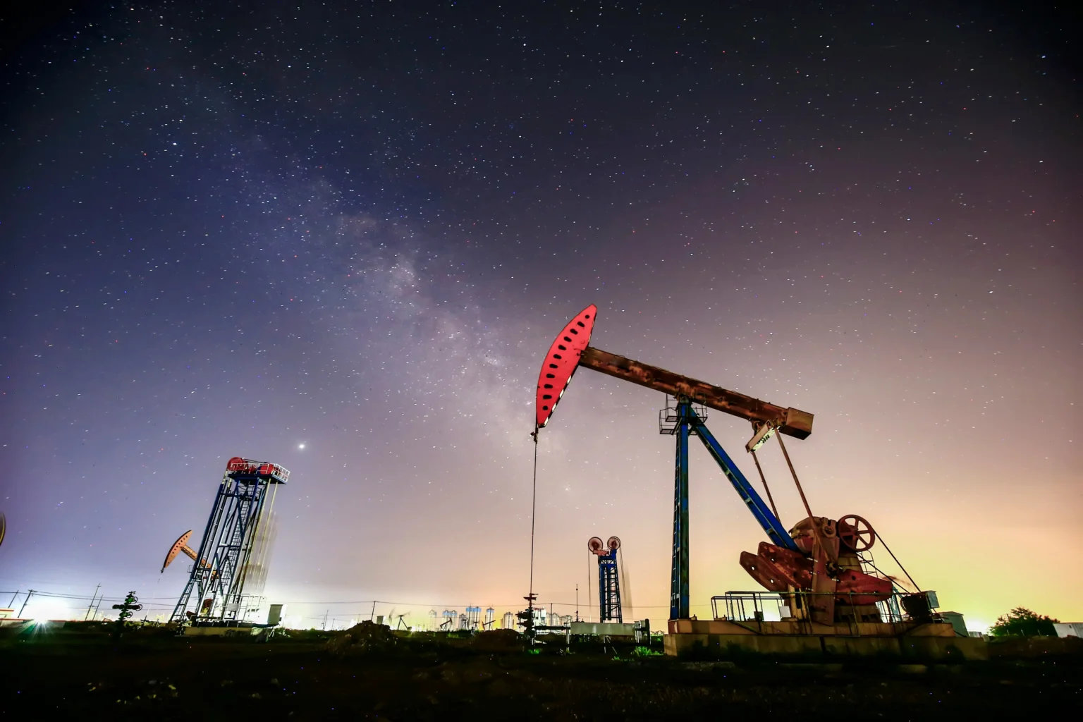 JPMorgan Warns One-Fifth of Global Oil and 90% of Advanced Chips Flow Through Two Vulnerable Choke Points – Here’s How To Play It